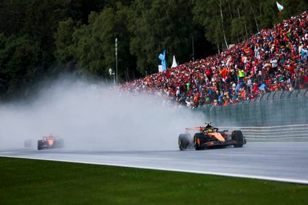 Formula 1 Moët & Chandon Belgian Grand Prix 2025 Laurent Lefebvre OVERTAKE MAXPPP - Stavelot 27 07 2025 04 NORRIS Lando (gbr), McLaren F1 Team, action, 81 PIASTRI Oscar (aus), McLaren F1 Team, action at the Formula 1 Moët & Chandon Belgian Grand Prix 2025, the 13th round of the 2025 FIA Formula 1 World Championship, WM, Weltmeisterschaft at the Circuit de Spa-Francorchamps in Stavelot, Belgium, from July 24 to 27, 2025 Stavelot Belgium Copyright: xOVERTAKE MAXPPPxLaurentxLefebvrex OVT202507277206 OVT202507277206