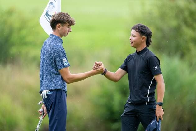 Emil Großmann Stuttgarter GC Solitude left comes second and congratulates and Michael Mayer GC München Valley right the winner, GER, 15 BWGV INTERNATIONAL MATCHPLAY TROPHY, Golf, Girls and Boys, imt Golf, 26 29 07 2025, GER, 15 BWGV INTERNATIONAL MATCHPLAY TROPHY, Golf, Girls and Boys, imt Golf, 26 29 07 2025 Wain Copyright: xEibner-Pressefotox EP_SWA