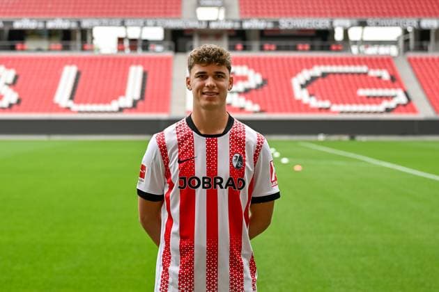 Noah Weisshaupt SC Freiburg, 13 GER, SC Freiburg, football, 1 BL, portrait date 2025 2026, 30 07 2025 GER, SC Freiburg, football, 1 BL, portrait date 2025 2026, 30 07 2025 Freiburg Copyright: xEibner-Pressefoto ThomasxHessx EP_THS