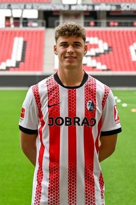 Noah Weisshaupt SC Freiburg, 13 GER, SC Freiburg, football, 1 BL, portrait date 2025 2026, 30 07 2025 GER, SC Freiburg, football, 1 BL, portrait date 2025 2026, 30 07 2025 Freiburg Copyright: xEibner-Pressefoto ThomasxHessx EP_THS