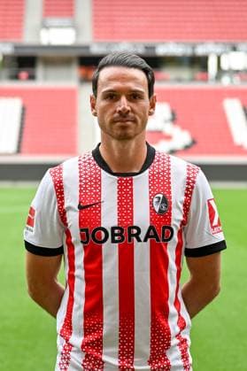 Nicolas Hoefler SC Freiburg, 27 GER, SC Freiburg, Football, 1 BL, portrait date 2025 2026, 30 07 2025 GER, SC Freiburg, Football, 1 BL, portrait date 2025 2026, 30 07 2025 Freiburg Copyright: xEibner-Pressefoto ThomasxHessx EP_THS