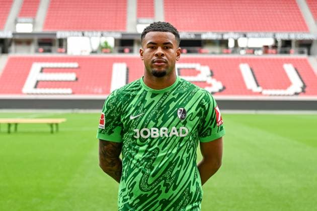 Noah Atubolu SC Freiburg, 01 GER, SC Freiburg, Football, 1 BL, portrait date 2025 2026, 30 07 2025 GER, SC Freiburg, Football, 1 BL, portrait date 2025 2026, 30 07 2025 Freiburg Copyright: xEibner-Pressefoto ThomasxHessx EP_THS