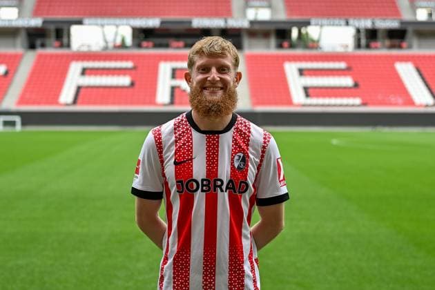 Niklas Beste SC Freiburg, 19 GER, SC Freiburg, football, 1 BL, portrait date 2025 2026, 30 07 2025 GER, SC Freiburg, football, 1 BL, portrait date 2025 2026, 30 07 2025 Freiburg Copyright: xEibner-Pressefoto ThomasxHessx EP_THS