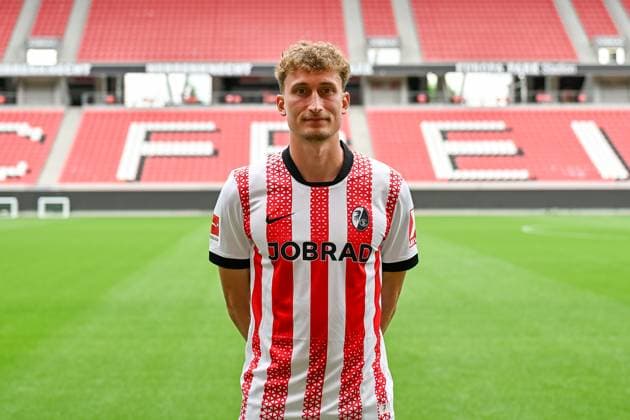Patrick Osterhage SC Freiburg, 06 GER, SC Freiburg, Football, 1 BL, portrait date 2025 2026, 30 07 2025 GER, SC Freiburg, Football, 1 BL, portrait date 2025 2026, 30 07 2025 Freiburg Copyright: xEibner-Pressefoto ThomasxHessx EP_THS