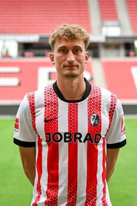 Patrick Osterhage SC Freiburg, 06 GER, SC Freiburg, Football, 1 BL, portrait date 2025 2026, 30 07 2025 GER, SC Freiburg, Football, 1 BL, portrait date 2025 2026, 30 07 2025 Freiburg Copyright: xEibner-Pressefoto ThomasxHessx EP_THS