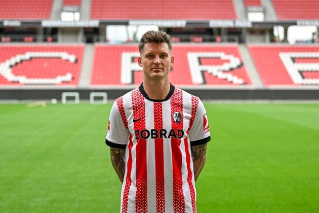 Lukas Kuebler SC Freiburg, 17 GER, SC Freiburg, Football, 1 BL, portrait date 2025 2026, 30 07 2025 GER, SC Freiburg, Football, 1 BL, portrait date 2025 2026, 30 07 2025 Freiburg Copyright: xEibner-Pressefoto ThomasxHessx EP_THS