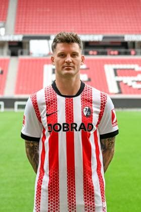 Lukas Kuebler SC Freiburg, 17 GER, SC Freiburg, Football, 1 BL, portrait date 2025 2026, 30 07 2025 GER, SC Freiburg, Football, 1 BL, portrait date 2025 2026, 30 07 2025 Freiburg Copyright: xEibner-Pressefoto ThomasxHessx EP_THS