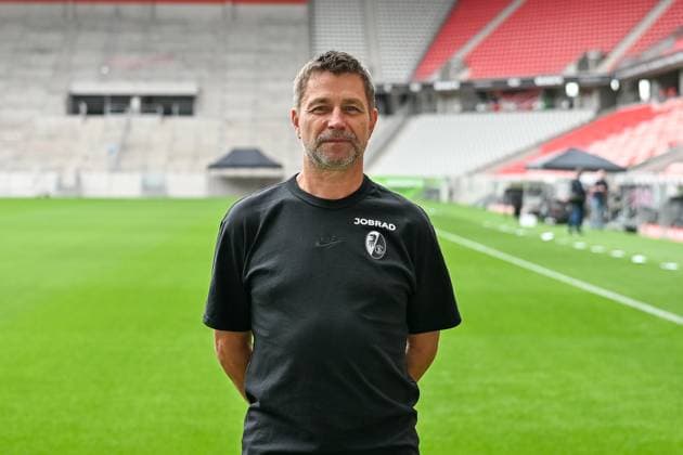 Stefan Spohn SC Freiburg, bus driver GER, SC Freiburg, football, 1 BL, portraettermin 2025 2026, 30 07 2025 GER, SC Freiburg, football, 1 BL, portraettermin 2025 2026, 30 07 2025 Freiburg Copyright: xEibner-Pressefoto ThomasxHessx EP_THS