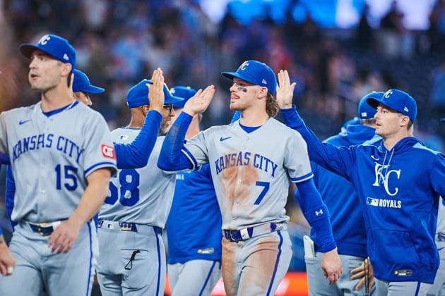 August 1, 2025, Toronto, On, Canada: Kansas City Royals shortstop Bobby Witt Jr. (7) celebrates with his team after they beat the Toronto Blue Jays in MLB, Baseball Herren, USA baseball action in Toronto, Friday, Aug. 1, 2025. Canada News - August 1, 2025 - ZUMAc35_ 20250801_zaf_c35_233 Copyright: xSammyxKoganx