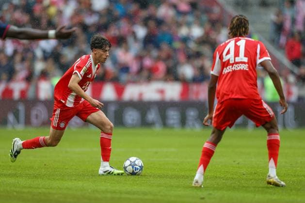 David Santos Daiber FC Bayern Muenchen, 47 with ball with Jonah Kusi Asare FC Bayern Muenchen, 41 , GER, FC Bayern Muenchen vs Olympique Lyon, Football, Test match, Season 2025 2026, 02 08 2025, GER, FC Bayern Muenchen vs Olympique Lyon, Football, Test match, Season 2025 2026, 02 08 2025 Muenchen Copyright: xEibner-Pressefoto JennixMaulx EP_JML