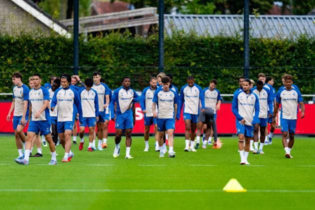 UEFA Champions League 2025-2026: training of Feyenoord Rotterdam - Leo Sauer of Feyenoord, Feyenoord physiotherapist Jan Muller, Ezequiel Bullaude of Feyenoord, Jordan Lotomba of Feyenoord, Ayase Ueda of Feyenoord, Anel Ahmedhodzic of Feyenoord, Givairo Read of Feyenoord, Bart Nieuwkoop of Feyenoord, Casper Tengstedt of SL Benfica, Quinten Timber of Feyenoord, Anis Hadj Moussa of Feyenoord, Naraysho Kasanwirjo of The Netherlands U21, U 21 Goncalo Borges of Feyenoord during the training of Feyenoord in preparation of the UEFA Champions League qualification duel against Fenerbahce SK at Trainingscomplex 1908 on 5 August 2025 in Rotterdam, The Netherlands. Copyright: xYannickxVerhoevenx