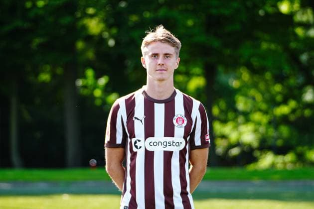 Erik Ahlstrand FC St Pauli, 20 GER, FC St Pauli, Football, 1 Bundesliga, Portraettermin 2025 2026, 05 08 2025 GER, FC St Pauli, Football, 1 Bundesliga, Portraettermin 2025 2026, 05 08 2025 Hamburg Copyright: xEibner-Pressefoto MarcelxvonxFehrnx EP_MFN