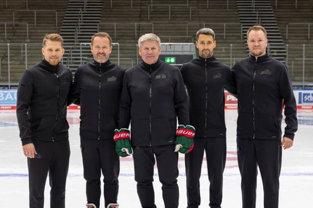 l r Coaching Team, Strength and Conditioning Coach Adrian Schelenz Augsburger Panther , Co Coach Thomas Dolak Augsburger Panther , Head Coach Bill Peters Augsburger Panther , Goalkeeping Coach Dennis Endras Augsburger Panther , Development Coach Mika Wendell Augsburger Panther , Team and Portrait Pictures, Augsburger Panther, Season 2025 2026, Ice Hockey, Penny DEL, 06 08 2025 Augsburg Bayern Germany Copyright: xkolbert-press ChristianxKolbertx