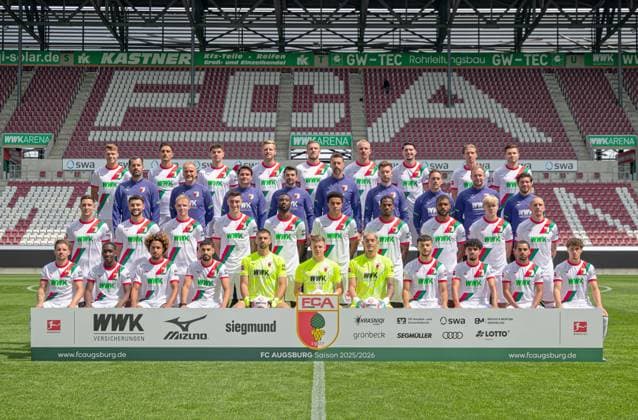 FC Augsburg 1907 1 BL, Porträttermin 2025 2026, Team photo, back row from left Robin Fellhauer, Dimitrios Giannoulis, Mert Kömür, Arne Maier, Jeffrey Gouweleeuw, Phillip Tietz, Yusuf Kabadayi, Kristijan Jakic, Elvis Rexhbecaj Third row from left Co Coach Individual David Binder, Goalkeeping Coach Marco Langner, Co Coach Imre Szabics, Co Coach Thomas Kasparetti, Head Coach Sandro Wagner, Co Coach Sven Palinkasch, Co Coach Analysis Julian Lauer, Match and video analyst Felix Kling, match and video analyst Benedikt Brust Second row from left Keven Schlotterbeck, Maximilian Bauer, Tim Breithaupt, Cedric Zesiger, Chrislain Matsima, Noahkai Banks, Samuel Essende, Steve Mounie, Felix Meiser, Marius Wolf Bottom row from left Mads Pedersen, Kyliane Dong, Han Noah Massengo, Elias Saad, Nediljko Labrovic, Finn Dahmen, Daniel Klein, Mahmut Kücüksahin, Aiman Dardari, Alexis Claude Maurice, Oliver Sorg