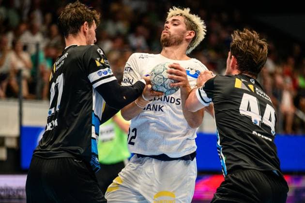 Philipp, Meyer Kreislaeufer, ThSV Eisenach, 27 , Fredrik, Olsson Rueckraum Mitte, Skanderborg AGF Handbold, 32 , Stephan, Seitz Rueckraum Rechts, ThSV Eisenach, 44 GER, Thuringia, ThSV Eisenach vs Skanderborg Handbold, Wartburg Cup Eisenach 2025, Handball, Season 2025 2026, 15 08 2025 GER, Thuringia, ThSV Eisenach vs Skanderborg Handbold, Wartburg Cup Eisenach 2025, Handball, Season 2025 2026, 15 08 2025 Eisenach Copyright: xEibner-Pressefoto MartinxHerbstx EP_MHT