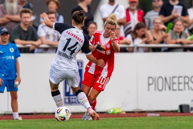 duel between Marina Thodoraki 14, FC Zuerich and Linda Dallmann 10, FC Bayern Muenchen DEU, FC Bayern Muenchen women vs FC Zuerich women, football, preparation, season 2025 26,15 08 2025, DEU, FC Bayern Muenchen women vs FC Zuerich women, football, preparation, season 2025 26,15 08 2025 Friedrichshafen Copyright: xEibner-Pressefoto FlorianxWolfx EP_FWF
