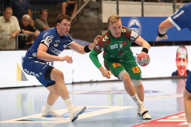 15 08 2025, xgox, handball, Wartburg Cup, SC Magdeburg TBV Lemgo emspor v l Lukas Zerbe Lemgo, 24 , Gisli Thorgeir Kristjansson Magdeburg, 10 duel, duel, fight, tackle Eisenach