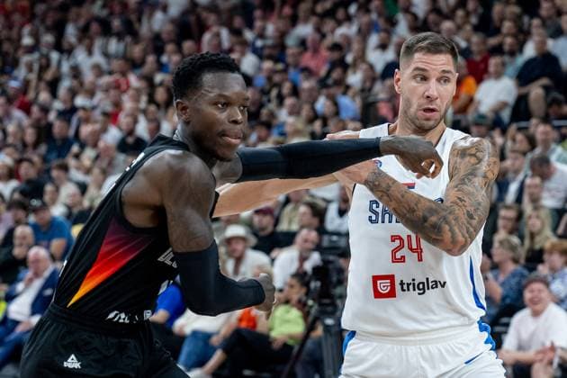Dennis Schroeder Germany, 17 vs Stefan Jovic Serbia, 24 GER, Germany vs Serbia, Basketball, DBB Turkish Airlines Supercup 2025, Final, 16 08 2025 GER, Germany vs Serbia, Basketball, DBB Turkish Airlines Supercup 2025, Final, 16 08 2025 Munich Copyright: xEibner-Pressefoto HeikexFeinerx EP_HFR
