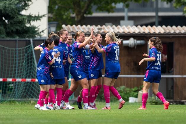 Maja Pageler FSV Mainz 05, 37 , Johanna Berg FSV Mainz 05, 09 , Chiara Bouziane FSV Mainz 05, 10 , Yurina Imai FSV Mainz 05, 14 and team celebrate the goal to 0 1, GER, VfB Stuttgart vs 1 FSV Mainz 05, Soccer Women DFB Cup, Playoff, Season 2025 2026, 17 08 2025 GER, VfB Stuttgart vs 1 FSV Mainz 05, Soccer Women DFB Cup, Playoff, Season 2025 2026, 17 08 2025 Bad Cannstatt Copyright: xEibner-Pressefoto Memmlerx EP_MMR