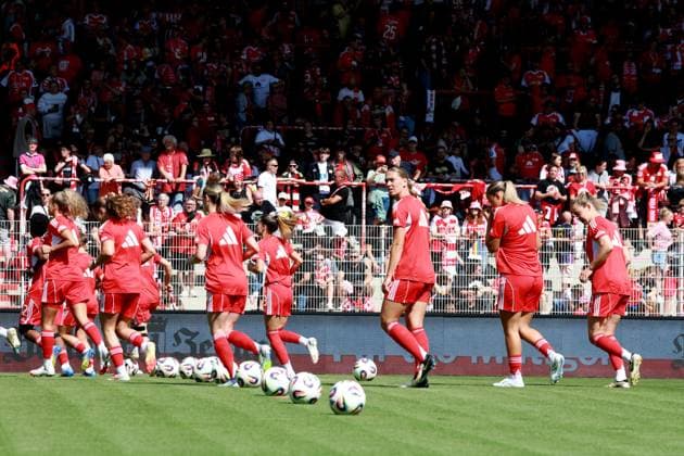 DEU, 2 BL, Frauen, 1 FC Union vs Real Madrid, 17 08 2025, Stadion Alte Foersterei, Berlin, DEU, 2 BL, Frauen, 1 FC Union vs Real Madrid, im Bild Union Spielerinnenkreis DFL regulations prohibit any use of Photographs as image sequences and or quasi video nordphotoxGmbHx xEngler nph00076