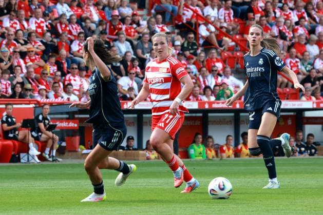 DEU, 2 BL, Frauen, 1 FC Union vs Real Madrid, 17 08 2025, Stadion Alte Foersterei, Berlin, DEU, 2 BL, Frauen, 1 FC Union vs Real Madrid, im Bild Dina Orschmann 1 FC Union Berlin 11 , Shei Garcia Real Madrid 15 , Andersson Real Madrid 22 DFL regulations prohibit any use of Photographs as image sequences and or quasi video nordphotoxGmbHx xEngler nph00076
