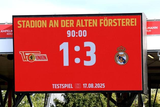 DEU, 2 BL, Frauen, 1 FC Union vs Real Madrid, 17 08 2025, Stadion Alte Foersterei, Berlin, DEU, 2 BL, Frauen, 1 FC Union vs Real Madrid, im Bild Anzeigetafel mit dem Endgebnis, 1 3 DFL regulations prohibit any use of Photographs as image sequences and or quasi video nordphotoxGmbHx xEngler nph00076