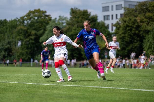 Haruka Osawa VfB Stuttgart, 79 in duel with Johanna Berg FSV Mainz 05, 09 , GER, VfB Stuttgart vs 1 FSV Mainz 05, Soccer Women DFB Cup, Playoff, Season 2025 2026, 17 08 2025 GER, VfB Stuttgart vs 1 FSV Mainz 05, Soccer Women DFB Cup, Playoff, Season 2025 2026, 17 08 2025 Bad Cannstatt Copyright: xEibner-Pressefoto Memmlerx EP_MMR