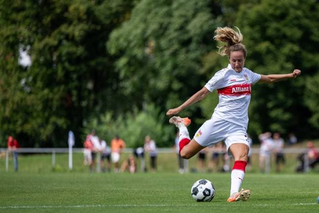 Fabienne Dongus VfB Stuttgart, 33 on the ball, GER, VfB Stuttgart vs 1 FSV Mainz 05, Soccer Women DFB Cup, Playoff, Season 2025 2026, 17 08 2025 GER, VfB Stuttgart vs 1 FSV Mainz 05, Soccer Women DFB Cup, Playoff, Season 2025 2026, 17 08 2025 Bad Cannstatt Copyright: xEibner-Pressefoto Memmlerx EP_MMR