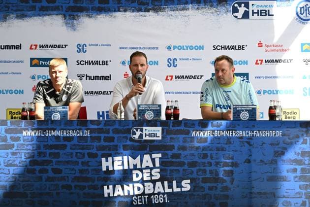 Gudjon Valur Sigurdsson VfL Gummersbach coach left , Christoph Schindler managing director VfL Gummersbach center and Dirk Hartmann head of press conference right at the season press conference GER, VfL Gummersbach, team presentation, handball, 1 Bundesliga, season 2025 2026, 20 08 2025 GER, VfL Gummersbach, team presentation, handball, 1 Bundesliga, season 2025 2026, 20 08 2025 Gummersbach Copyright: xEibner-Pressefoto JuergenxAugstx EP_JAT