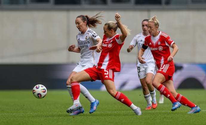 DEU, München, FC Bayern München vs Real Madrid, Testspiel, DFB, FC Bayern Campus, Saison 25 26, im Bild f l n r Sheila Garcia Real Madrid 15 , Magdalena Eriksson Bayern München 5 DFB DFL REGULATIONS PROHIBIT ANY USE OF PHOTOGRAPHS AS IMAGE SEQUENCES AND OR QUASI VIDEO, 21 08 2025, Copyright: HMBxMedia HendrikxHamelau