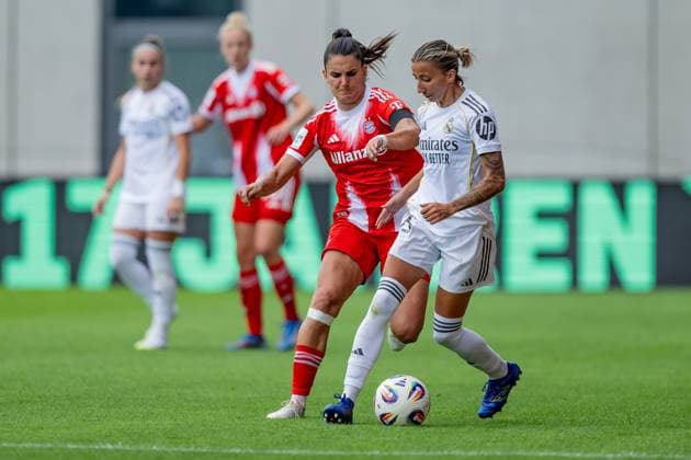 Fight for the ball duel between Jovana Damnjanovic FC Bayern Muenchen Frauen, 09 and Sheila Garcia Real Madrid CF, 15 GER, FC Bayern Muenchen Frauen vs Real Madrid CF, Football, Women, Test match, Season 2025 2026, 21 08 2025 DFL DFB REGULATIONS PROHIBIT ANY USE OF PHOTOGRAPHS as IMAGE SEQUENCES and or QUASI VIDEO GER, FC Bayern Muenchen Women vs Real Madrid CF, Football, Women, Women, Test match, Season 2025 2026, 21 08 2025 Muenchen Copyright: xEibner-Pressefoto HeikexFeinerx EP_HFR