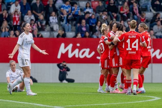 The Munich women celebrate with Natalia Padilla Bidas FC Bayern Muenchen Frauen, 23 goal for 4 1, Maria Mendez Real Madrid CF, 14 left is served and annoyed GER, FC Bayern Muenchen Frauen vs Real Madrid CF, Football, Women, Test match, Season 2025 2026, 21 08 2025 DFL DFB REGULATIONS PROHIBIT ANY USE OF PHOTOGRAPHS as IMAGE SEQUENCES and or QUASI VIDEO GER, FC Bayern Muenchen Frauen vs Real Madrid CF, Football, Women, Test match, Season 2025 2026, 21 08 2025 Muenchen Copyright: xEibner-Pressefoto HeikexFeinerx EP_HFR