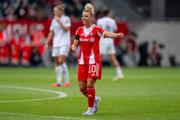 Linda Dallmann FC Bayern Muenchen Women, 10 GER, FC Bayern Muenchen Women vs Real Madrid CF, Football, Women, Test match, Season 2025 2026, 21 08 2025 DFL DFB REGULATIONS PROHIBIT ANY USE OF PHOTOGRAPHS as IMAGE SEQUENCES and or QUASI VIDEO GER, FC Bayern Muenchen Women vs Real Madrid CF, Football, Women, Test match, Season 2025 2026, 21 08 2025 Muenchen Copyright: xEibner-Pressefoto HeikexFeinerx EP_HFR