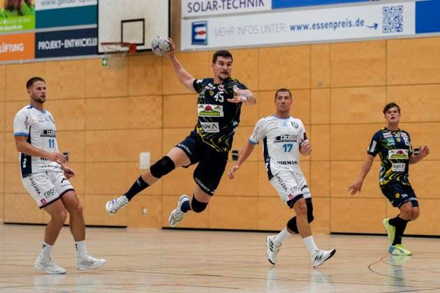 from left Radojica Cepic HC Kriens, 11 , Halil Jaganjac RNL, 45 on the ball, Jerome Müller HC Kriens, 17 , David More RNL, 15 , during jump shot, throw, goal shot, action, action, game scene, 22 08 2025, Östringen Germany , Handball, Test match, Rhein Neckar Löwen HC Kriens Luzern xozx