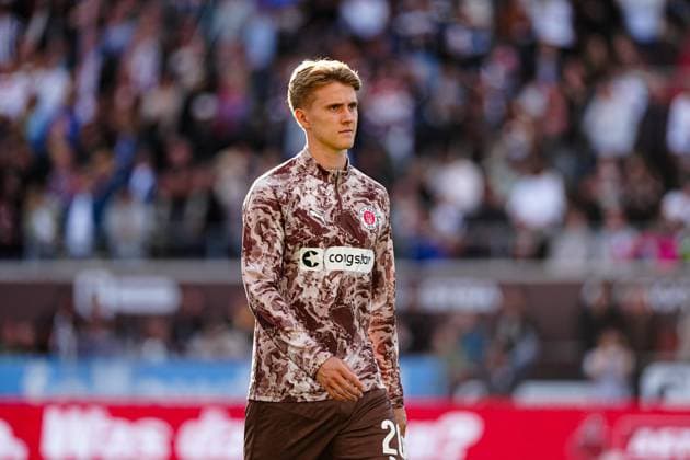 Erik Ahlstrand FC St Pauli, 20 GER, FC St Pauli vs Borussia Dortmund, Football, 1 Bundesliga, Matchday 1, Season 2025 2026, 23 08 2025 DFL REGULATIONS PROHIBIT ANY USE OF PHOTOGRAPHS AS IMAGE SEQUENCES AND OR QUASI VIDEO GER, FC St Pauli vs Borussia Dortmund, Football, 1 Bundesliga, Matchday 1, Season 2025 2026, 23 08 2025 Hamburg Copyright: xEibner-Pressefoto MarcelxvonxFehrnx EP_MFN