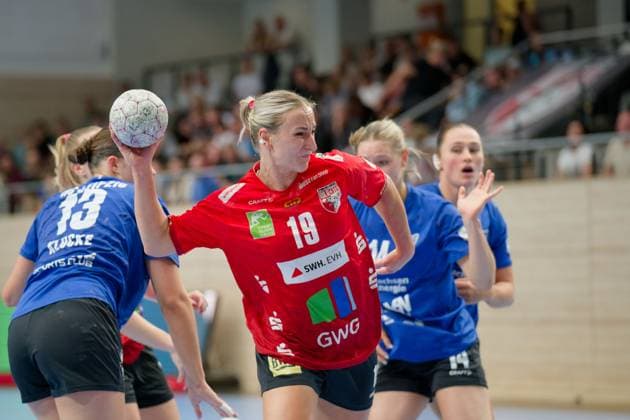 Laura Sophie Klocke Leipzig, 13 , Lea Gruber Halle, 19 , Hanna Ferber Rahnhoefer Leipzig, 14 , SV Union Halle Neustadt HC Leipzig, Handball Women, DHB Pokal, 1 Round, Season 2025 26, 24 08 2025 Halle SWH Arena Sachsen Anhalt Germany
