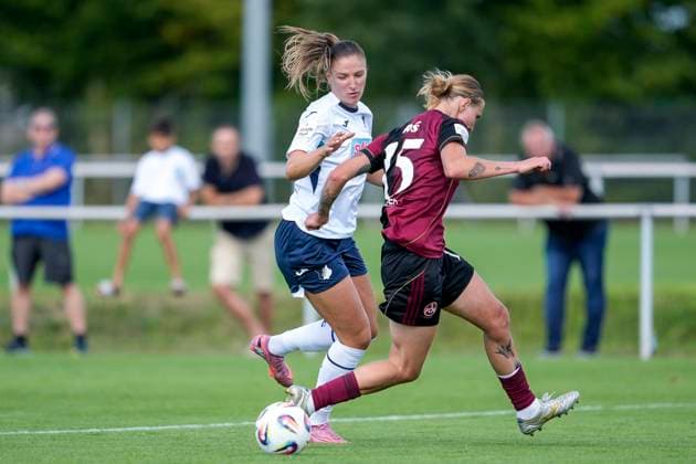 v li Melissa Kössler TSG, 25 , Oliwia Wos FCN, 15 , duel, duel, tackle, tackling, dynamic, action, action, 24 08 2025, Sankt Leon Rot Germany , football, women, test match, TSG 1899 Hoffenheim 1 FC Nürnberg, 24 08 2025, Sankt Leon Rot Germany , Football, Women, Test match, TSG 1899 Hoffenheim 1 FC Nürnberg, DFB DFL REGULATIONS PROHIBIT ANY USE OF PHOTOGRAPHS AS IMAGE SEQUENCES AND OR QUASI VIDEO xozx