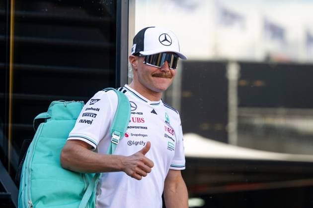 Valtteri Bottas Mercedes AMG Petronas F1 Team, Finland, substitute driver gives a satisfied thumbs up, NED, Formula 1 World Championship, Heineken Grand Prix of the Netherlands, Circuit Zandvoort, Media Day, 2025 season, 28 08 2025 NED, Formula 1 World Championship, Heineken Grand Prix of the Netherlands, Circuit Zandvoort, Media Day, 2025 season, 28 08 2025 Zandvoort Copyright: xEibner-Pressefoto Memmlerx EP_MMR
