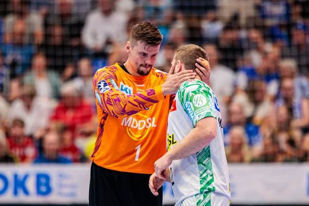 v l Sergey Hernandes Ferrer SC Magdeburg, 01 , Lukas Mertens SC Magdeburg, 22 greet each other before the match GER, TBV Lemgo Lippe vs SC Magdeburg, Handball, 1 Bundesliga, 1 Matchday, Season 2025 2026, 29 08 2025 GER, TBV Lemgo Lippe vs SC Magdeburg, Handball, 1 Bundesliga, 1 Matchday, Season 2025 2026, 29 08 2025 Lemgo Copyright: xEibner-Pressefoto JanxRollingerx EP_JSK