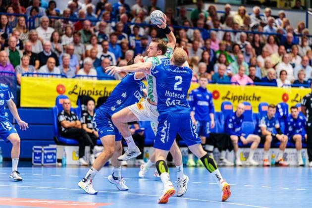 v l Tim Suton TBV Lemgo Lippe, 23 , Christian O Sullivan SC Magdeburg, 24 , Lukas Hutecek TBV Lemgo Lippe, 02 GER, TBV Lemgo Lippe vs SC Magdeburg, Handball, 1 Bundesliga, 1 Matchday, Season 2025 2026, 29 08 2025 GER, TBV Lemgo Lippe vs SC Magdeburg, Handball, 1 Bundesliga, 1 Matchday, Season 2025 2026, 29 08 2025 Lemgo Copyright: xEibner-Pressefoto JanxRollingerx EP_JSK