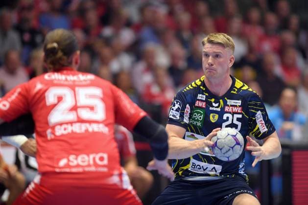 Haukur Thrastarson Rhein Neckar Loewen 25 on the ball , Olle Forsell Schefvert MT Melsungen 25 , GER, MT Melsungen Rhein Neckar Loewen, Handball, 1 Bundesliga, 1 Matchday, Season 2025 2026, 29 08 2025, GER, MT Melsungen Rhein Neckar Loewen, Handball, 1 Bundesliga, 1 Matchday, Season 2025 2026, 29 08 2025 Kassel Copyright: xEibner-Pressefotox xRolandxSippelx EP_RSL
