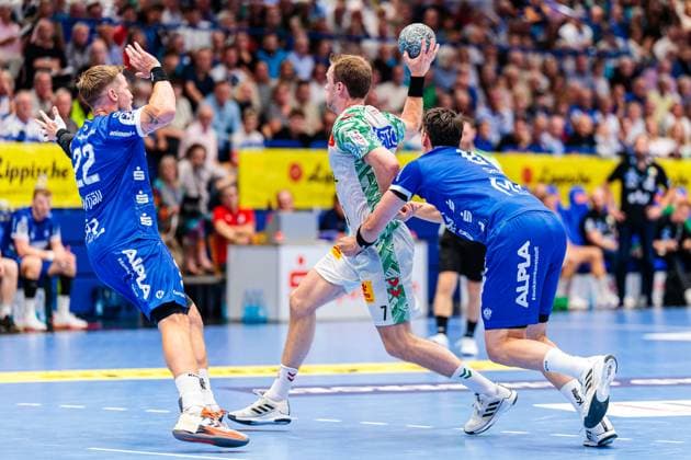 v l Adam Nyfjaell TBV Lemgo Lippe, 22 , Felix Claar SC Magdeburg, 07 , Frederik Simak TBV Lemgo Lippe, 08 GER, TBV Lemgo Lippe vs SC Magdeburg, Handball, 1 Bundesliga, 1 Matchday, Season 2025 2026, 29 08 2025 GER, TBV Lemgo Lippe vs SC Magdeburg, Handball, 1 Bundesliga, 1 Matchday, Season 2025 2026, 29 08 2025 Lemgo Copyright: xEibner-Pressefoto JanxRollingerx EP_JSK