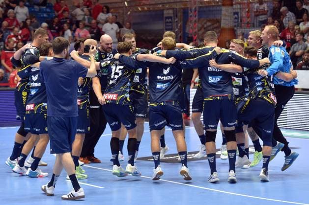 Jubilation, joy after the victory David More Rhein Neckar Loewen 15 , David Spaeth Goalkeeper Rhein Neckar Loewen 29 R , GER, MT Melsungen Rhein Neckar Loewen, Handball, 1 Bundesliga, 1 Matchday, Season 2025 2026, 29 08 2025, GER, MT Melsungen Rhein Neckar Loewen, Handball, 1 Bundesliga, 1 Matchday, Season 2025 2026, 29 08 2025 Kassel Copyright: xEibner-Pressefotox xRolandxSippelx EP_RSL