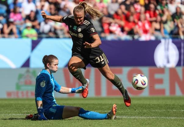 Stina Johannes VfL Wolfsburg, goalkeeper, 01 thwarts a great chance from Pernille Harder FC Bayern Muenchen, 31 , GER, FC Bayern Muenchen vs VfL Wolfsburg, Google Pixel Womens Supercup, Final, 2025 2026, 30 08 2025, DFL REGULATES PROHIBIT ANY USE OF PHOTOGRAPHS AS IMAGE SEQUENCES AND OR QUASI VIDEO, GER, FC Bayern Muenchen vs VfL Wolfsburg, Google Pixel Womens Supercup, Final, 2025 2026, 30 08 2025 Karlsruhe Copyright: xEibner-Pressefoto JanxPrihodax EP_JPA