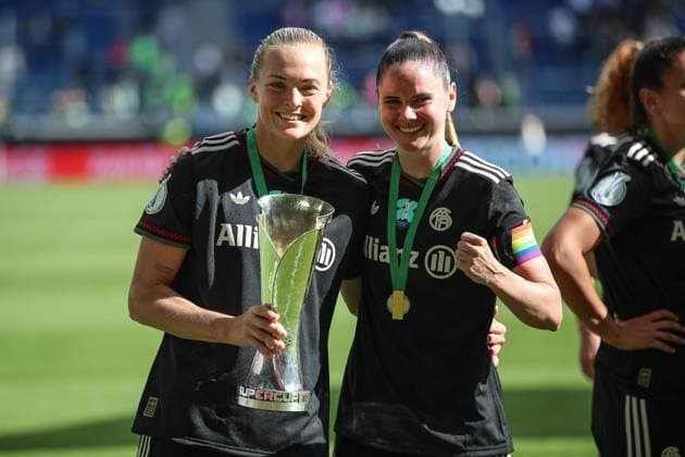 Samira Di Lauro FC Bayern Muenchen, 05 and Barbara Dunst FC Bayern Muenchen, 25 with the Supercup with the fans, GER, FC Bayern Muenchen vs VfL Wolfsburg, Google Pixel Womens Supercup, Final, 2025 2026, 30 08 2025, DFL REGULATES PROHIBIT ANY USE OF PHOTOGRAPHS AS IMAGE SEQUENCES AND OR QUASI VIDEO, GER, FC Bayern Muenchen vs VfL Wolfsburg, Google Pixel Womens Supercup, Final, 2025 2026, 30 08 2025 Karlsruhe Copyright: xEibner-Pressefoto JanxPrihodax EP_JPA