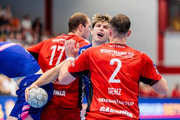 v l Jacob Lundahl TuS N Luebbecke, 17 , Vinzent Bertl TSV Bayer Dormagen, 04 , Jo Gerrit Genz TuS N Luebbecke, 02 GER, TuS N Luebbecke vs TSV Bayer Dormagen, Handball, 2 Bundesliga, 1 Matchday, Season 2025 2026, 30 08 2025 GER, TuS N Luebbecke vs TSV Bayer Dormagen, Handball, 2 Bundesliga, 1 Matchday, Season 2025 2026, 30 08 2025 Luebbecke Copyright: xEibner-Pressefoto JanxRollingerx EP_JSK