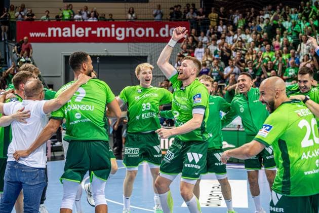 Handball Bundesliga HSG Wetzlar SG Flensburg Handewitt, 30 08 25 Nikola Grahovac HSG Wetzlar, 2 , Justin Müller HSG Wetzlar, 25 , David Cyrill Akakpo HSG Wetzlar, 20 , Georg Löwen HSG Wetzlar, 33 , David Cyrill Akakpo HSG Wetzlar, 20 Handball Bundesliga HSG Wetzlar SG Flensburg Handewitt Wetzlar, 30 08 25 Copyright: xBEAUTIFULxSPORTS Roeczeyx