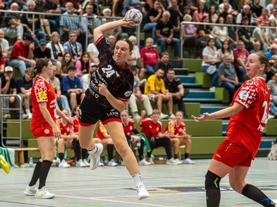 Lisa Fuchs TG Nuertingen, 24 comes free to throw, TG Nuertingen vs 1 FSV Mainz 05, Handball, 2 Bundesliga, Season 2025 2026, 30 08 2025 TG Nuertingen vs 1 FSV Mainz 05, Handball, 2 Bundesliga, Season 2025 2026, 30 08 2025 Nuertingen Copyright: xMichaelxSchmidt Eibner-Pressefotx EP_MST