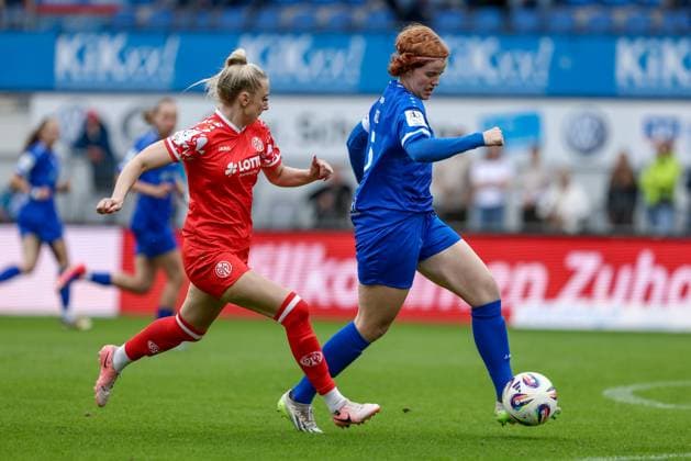 from left Chiara Bouziane 1 FSV Mainz 05, 10 and Lena Göppel SV Meppen, 5 in running duel, duel, dynamic, action, action, game scene, THE DFB REGULATIONS PROHIBIT ANY USE OF PHOTOGRAPHS AS IMAGE SEQUENCES AND OR QUASI VIDEO , 31 08 2025, Meppen Germany , Football, 2 Womens Bundesliga, SV Meppen 1 FSV Mainz 05 xobx