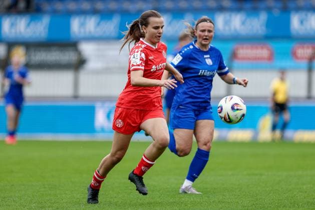 Kara Bathmann 1 FSV Mainz 05, 4 on the ball, single image, full body, action, action, game scene, THE DFB REGULATIONS PROHIBIT ANY USE OF PHOTOGRAPHS AS IMAGE SEQUENCES AND OR QUASI VIDEO , 31 08 2025, Meppen Germany , Football, 2 Womens Bundesliga, SV Meppen 1 FSV Mainz 05 xobx